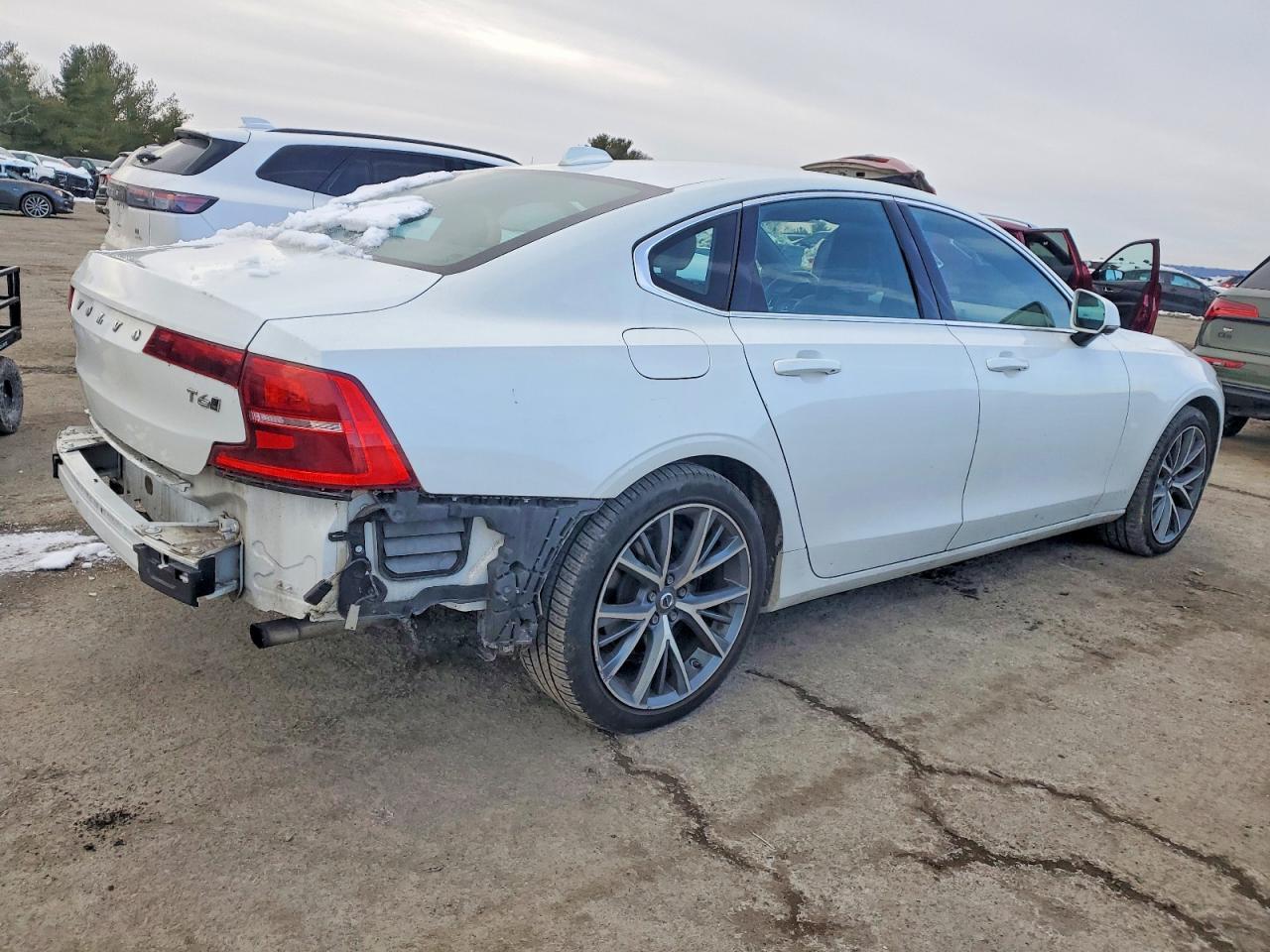 2017 VOLVO S90