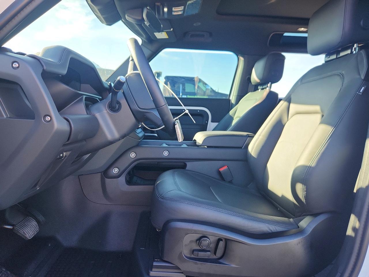 2025 LAND ROVER Defender