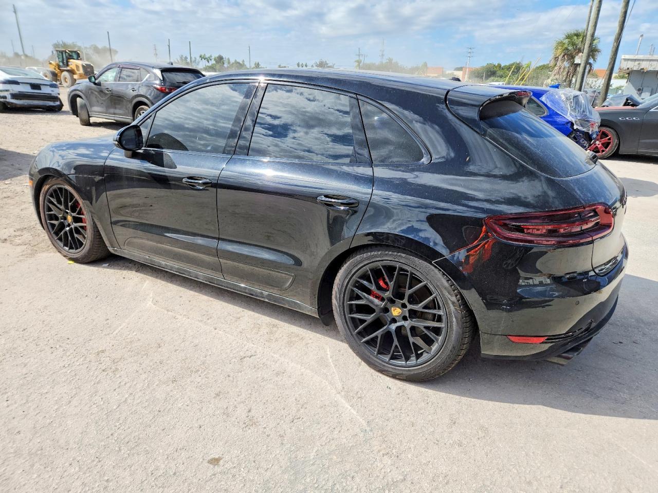 2017 PORSCHE Macan