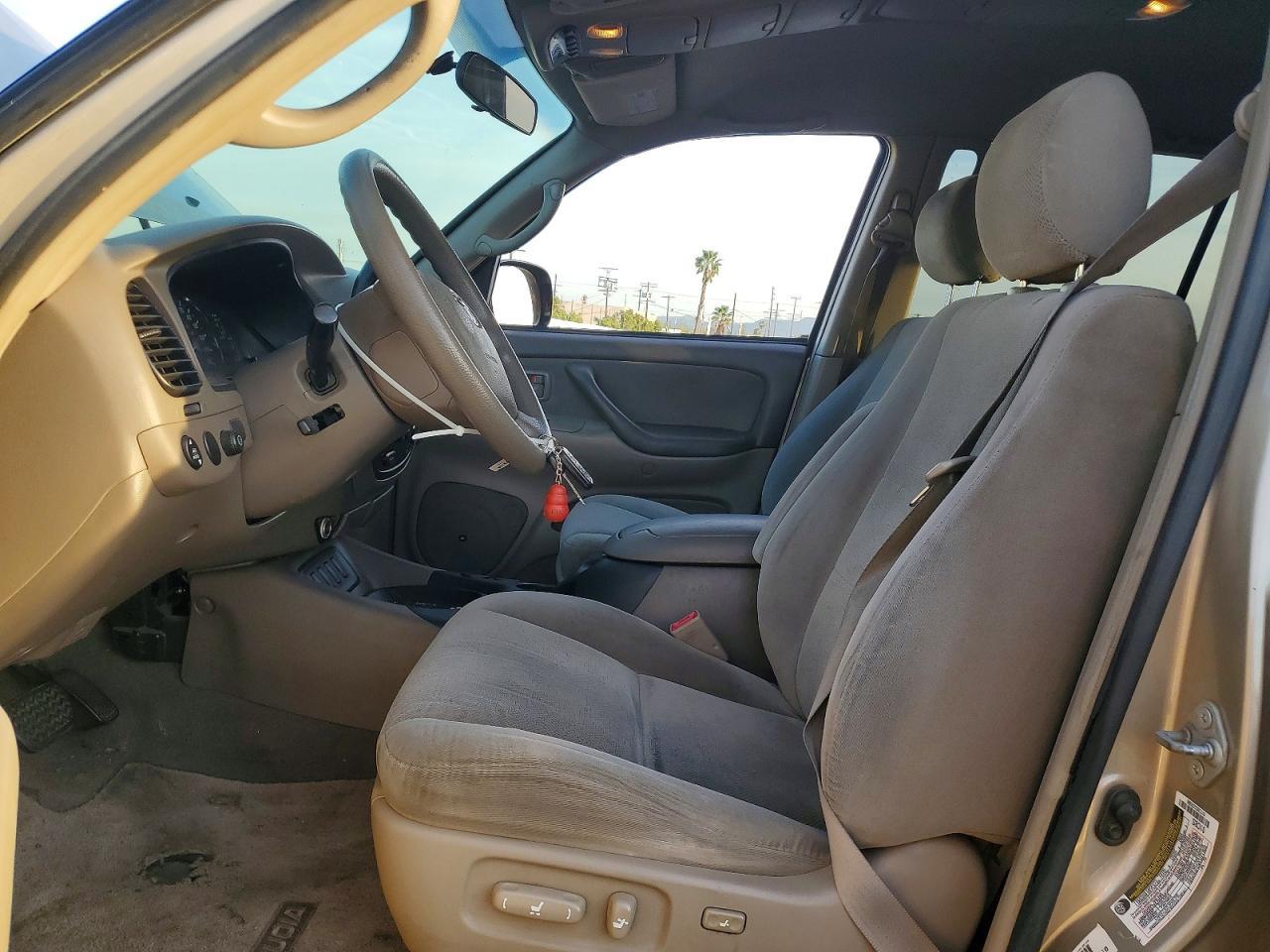 2005 TOYOTA Sequoia