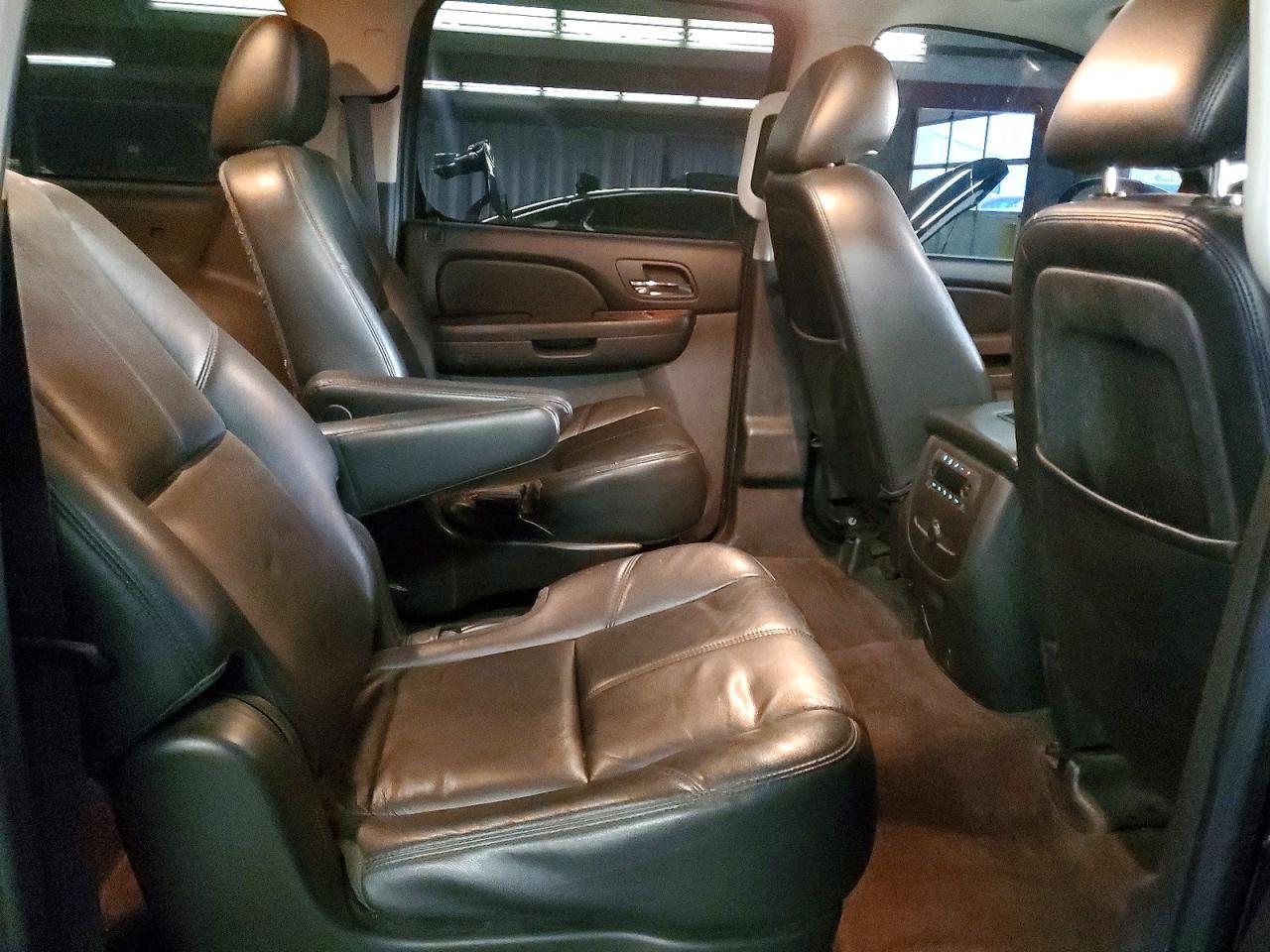 2013 CHEVROLET Suburban