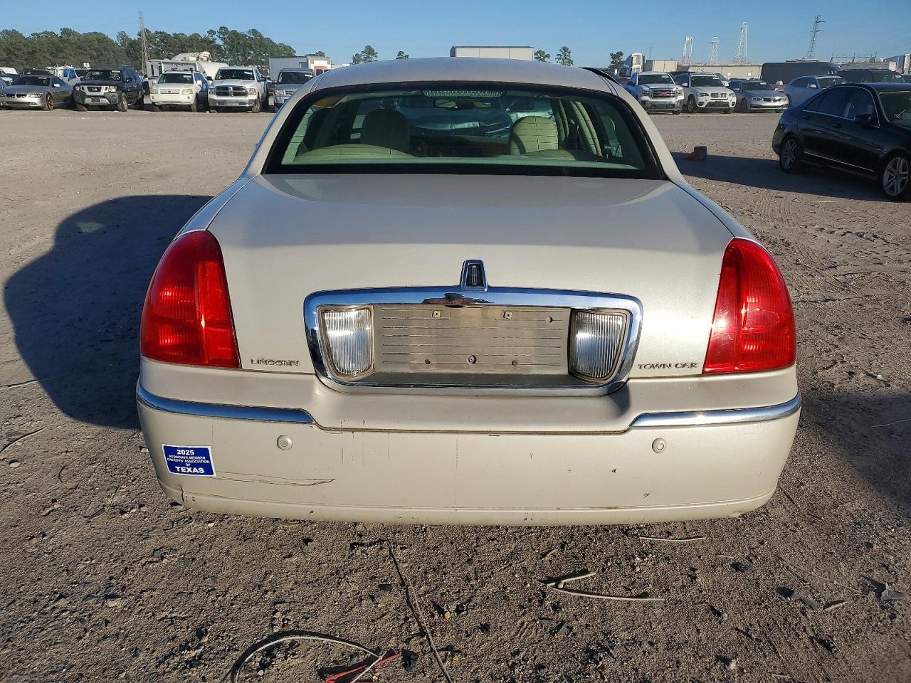 2005 LINCOLN Town Car