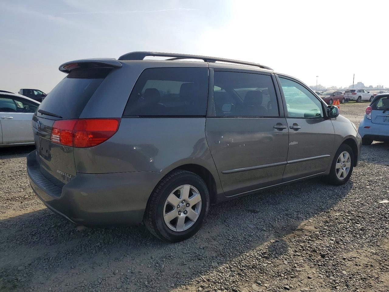 2004 TOYOTA SIENNA