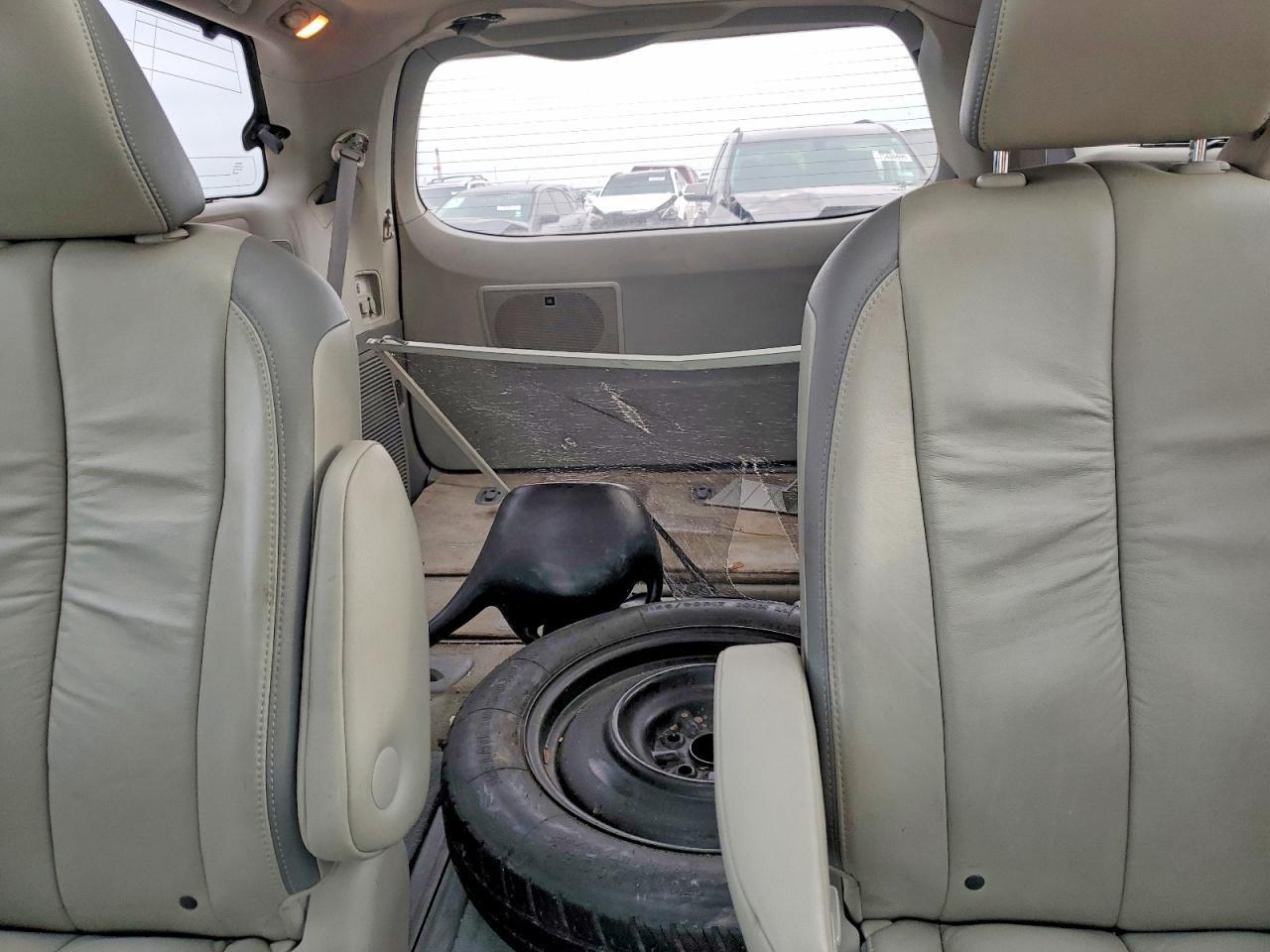 2011 TOYOTA SIENNA