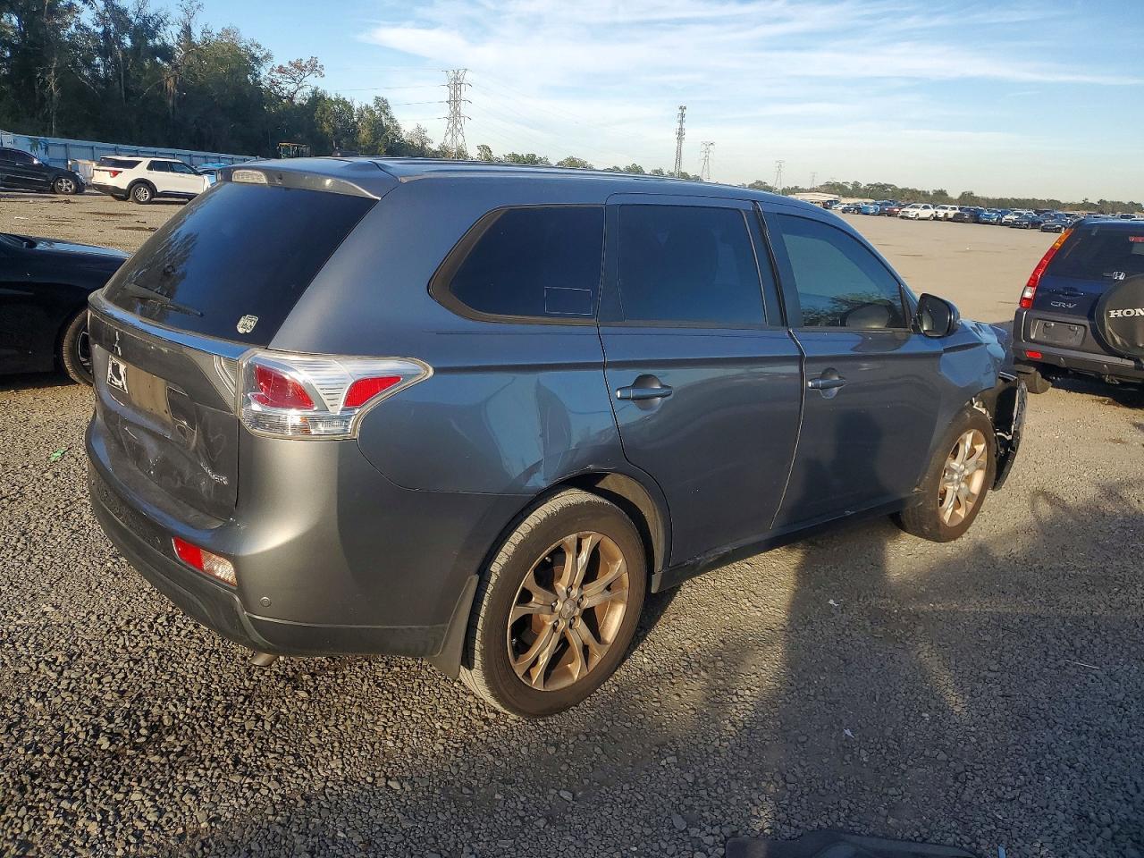 2014 MITSUBISHI outlander