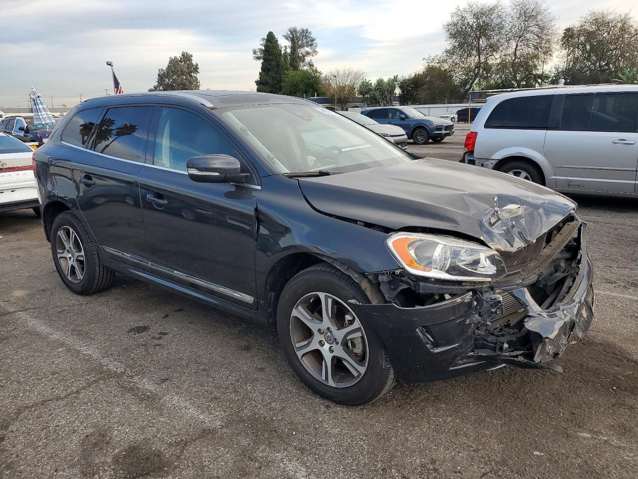2015 VOLVO XC60