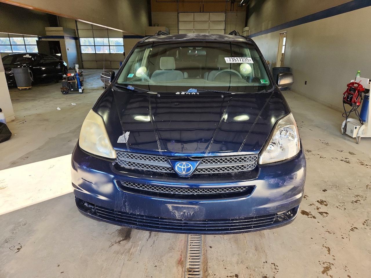 2004 TOYOTA SIENNA