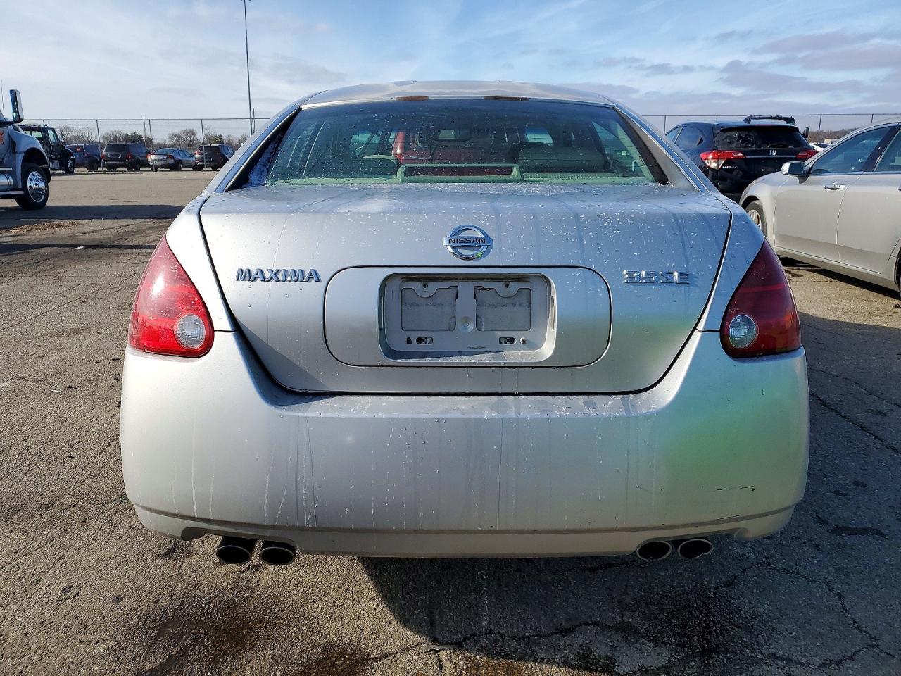2005 NISSAN Maxima