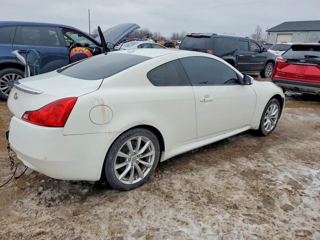 2013 INFINITI G37