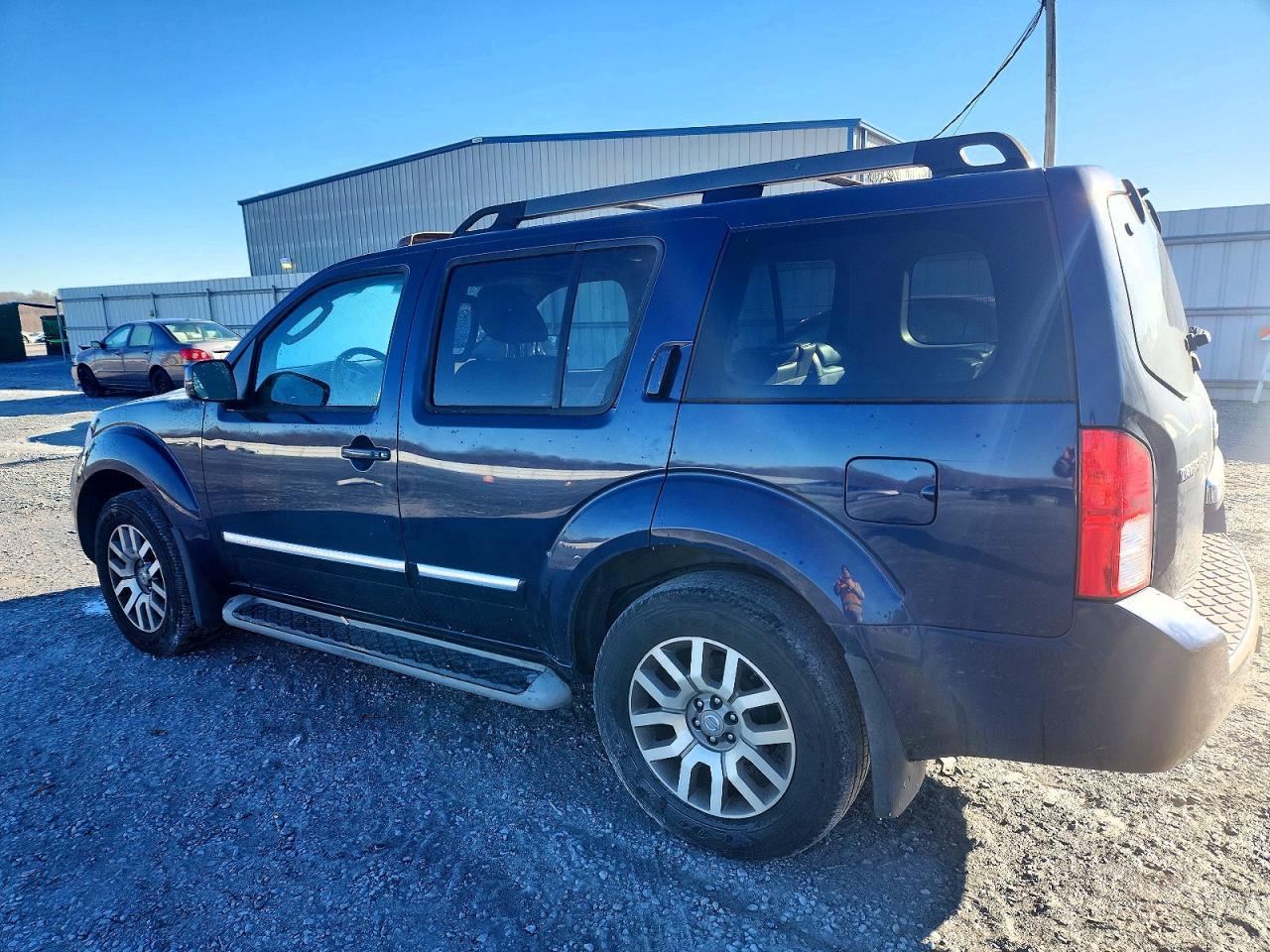 2011 NISSAN PATHFINDER