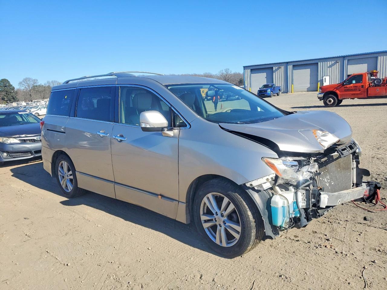 2013 NISSAN Quest