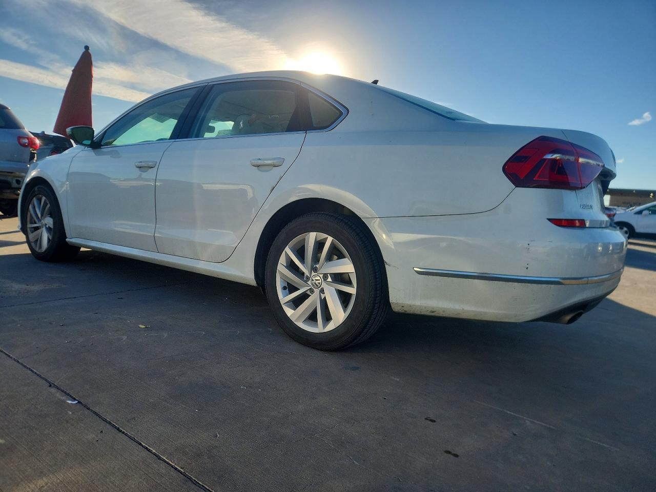 2018 VOLKSWAGEN Passat