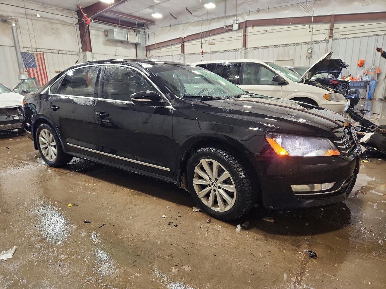 2012 VOLKSWAGEN Passat