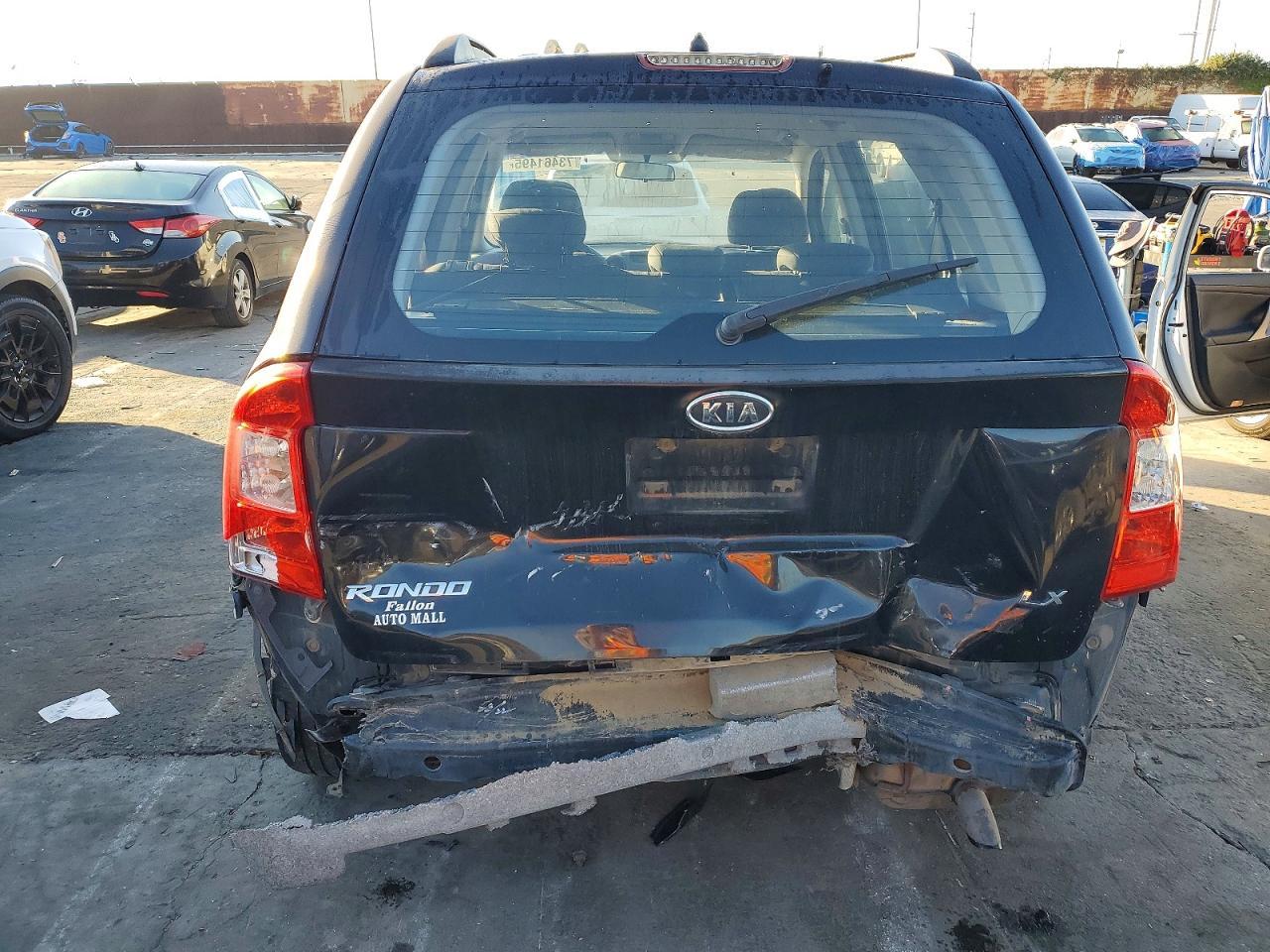 2008 KIA RONDO