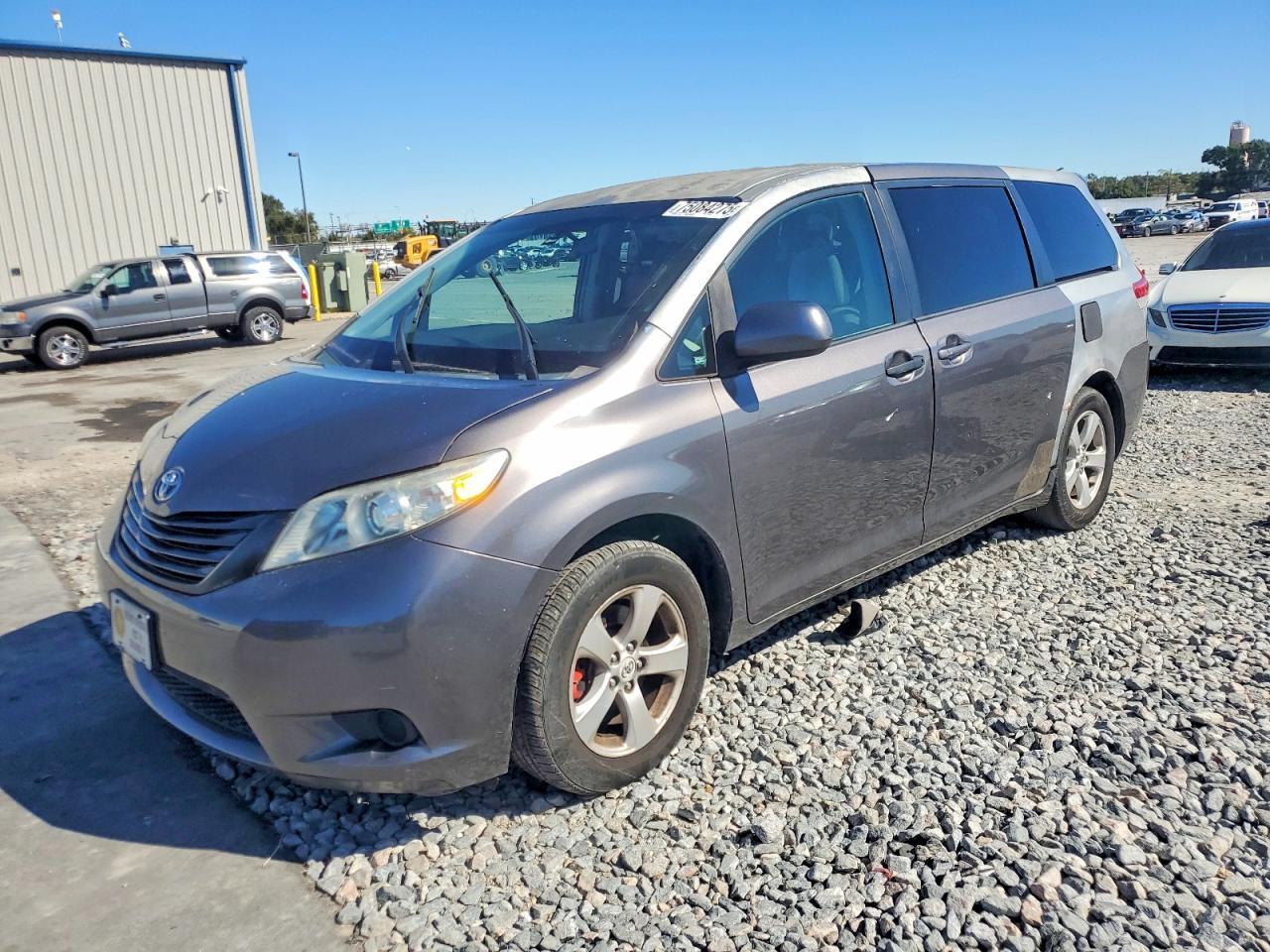 2011 TOYOTA SIENNA