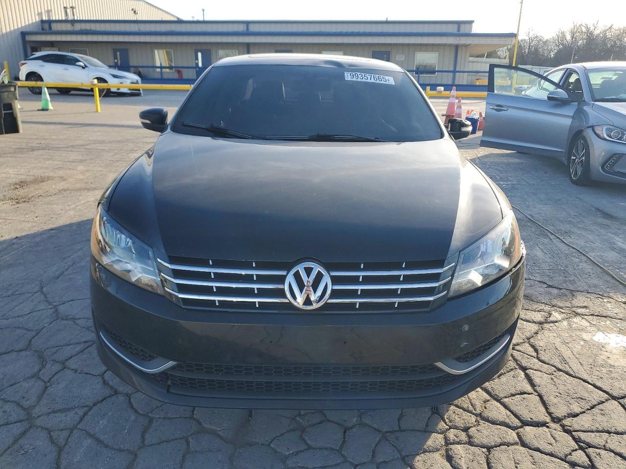 2013 VOLKSWAGEN Passat