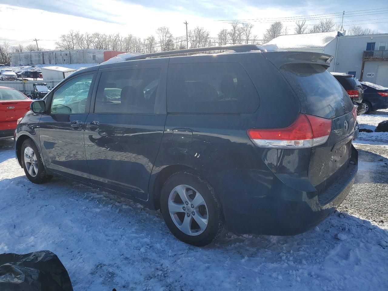 2012 TOYOTA SIENNA
