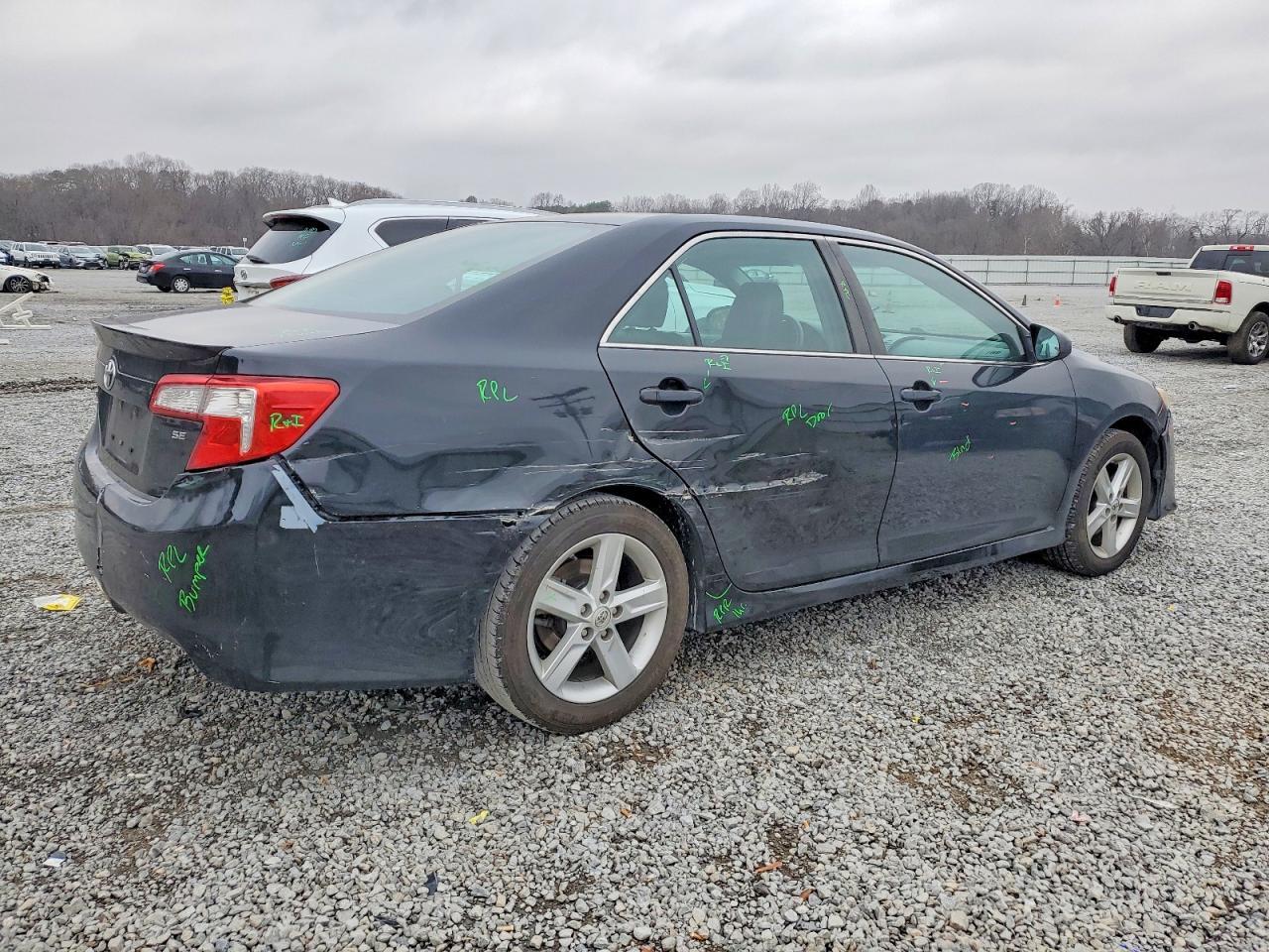 2014 TOYOTA CAMRY