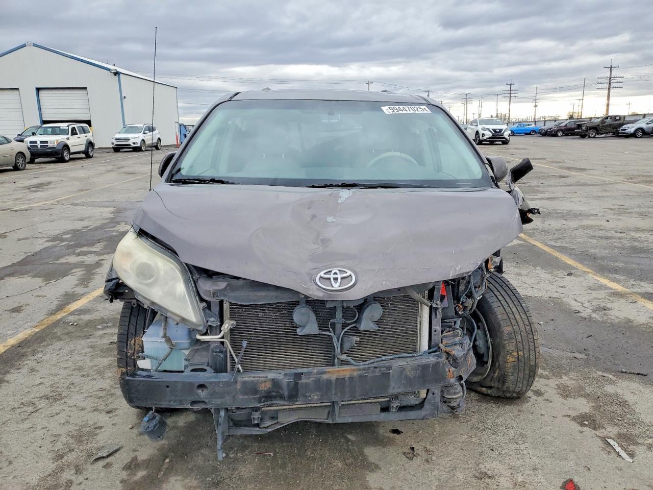 2012 TOYOTA SIENNA