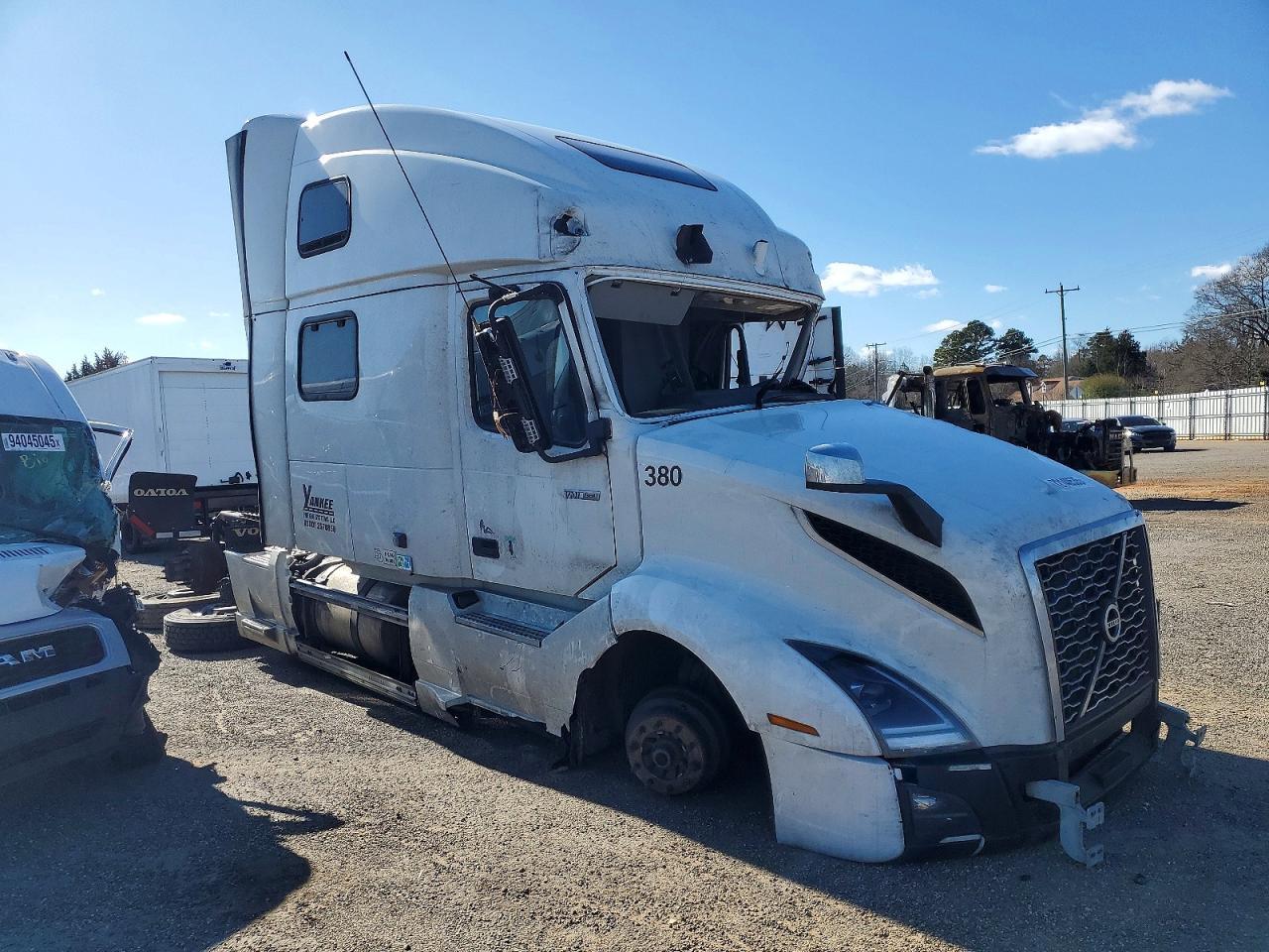 2023 VOLVO VNL