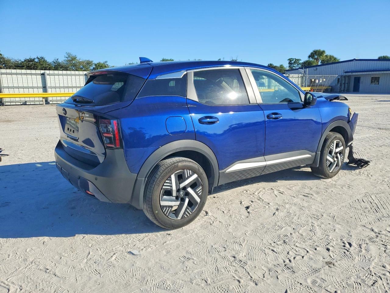 2025 NISSAN KICKS