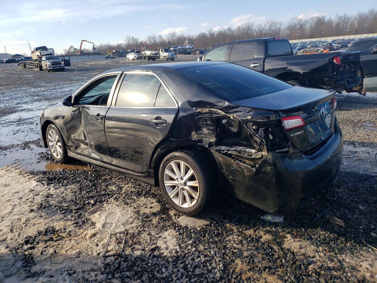2014 TOYOTA CAMRY