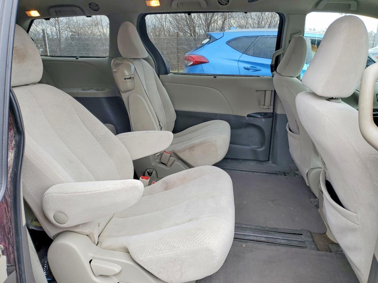 2013 TOYOTA SIENNA
