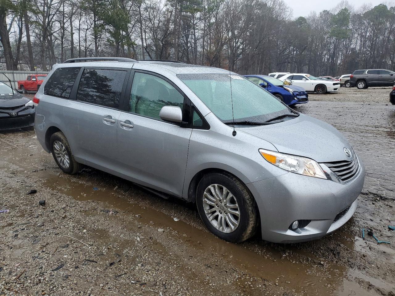 2014 TOYOTA SIENNA