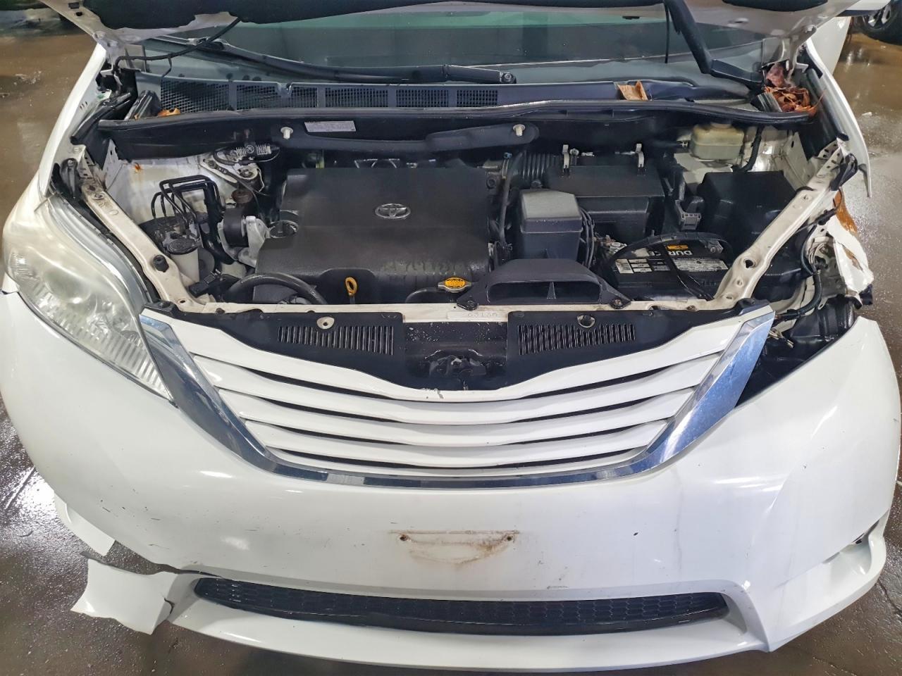 2015 TOYOTA SIENNA