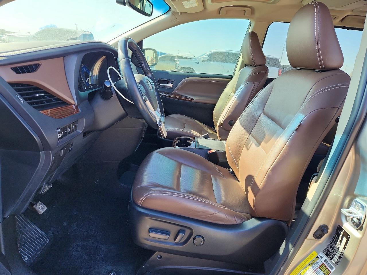 2017 TOYOTA SIENNA