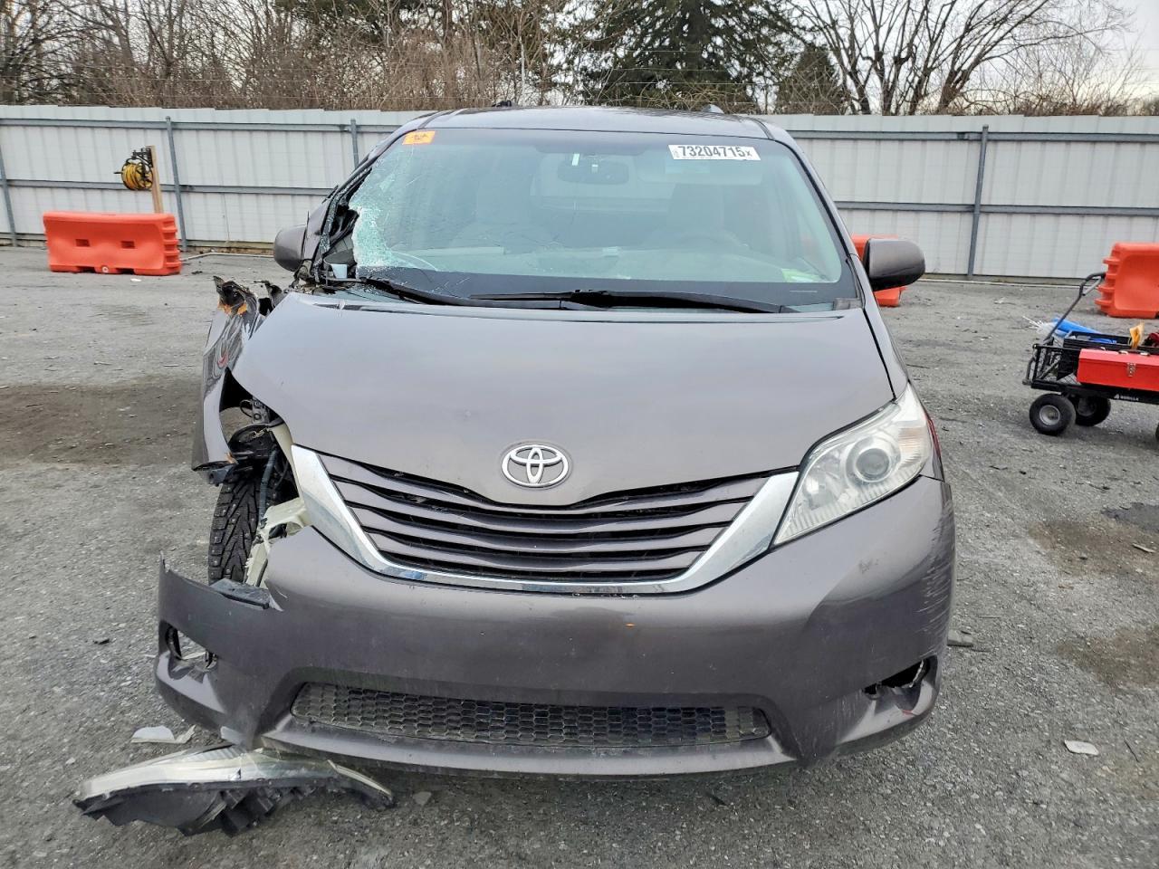 2015 TOYOTA SIENNA