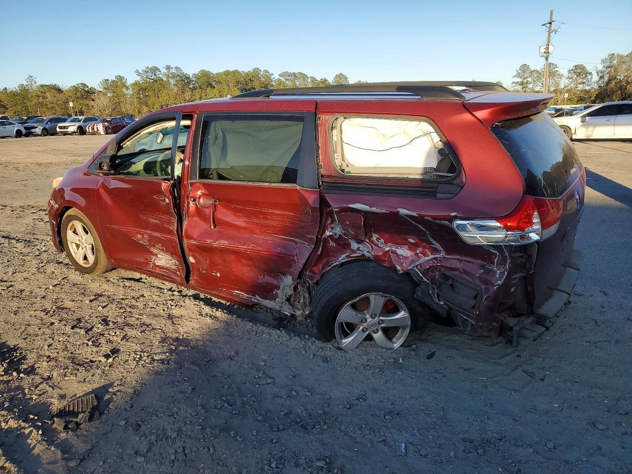 2013 TOYOTA SIENNA