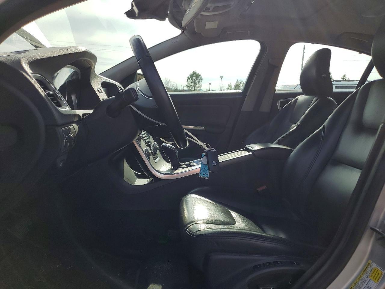 2017 VOLVO S60