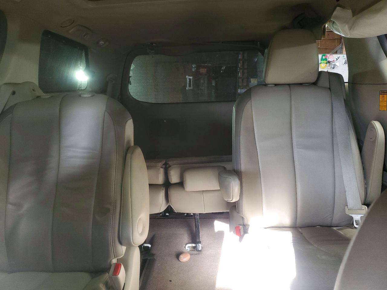 2014 TOYOTA SIENNA