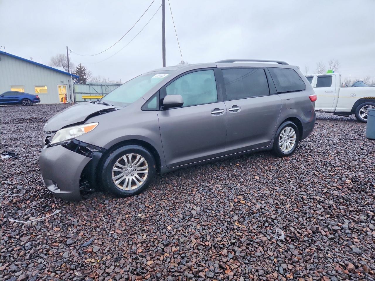 2015 TOYOTA SIENNA