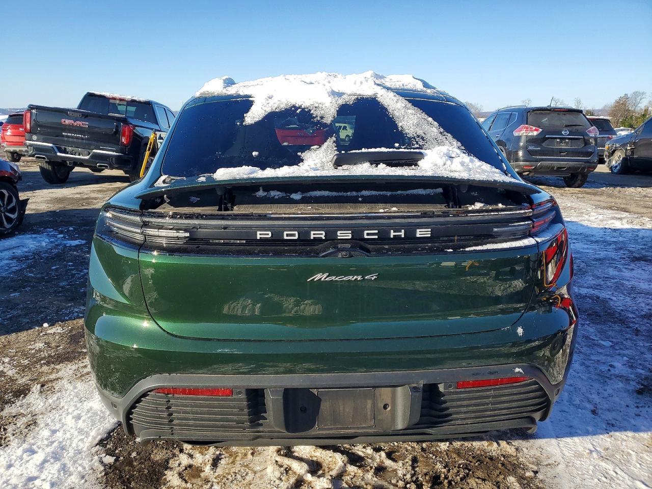 2024 PORSCHE Macan