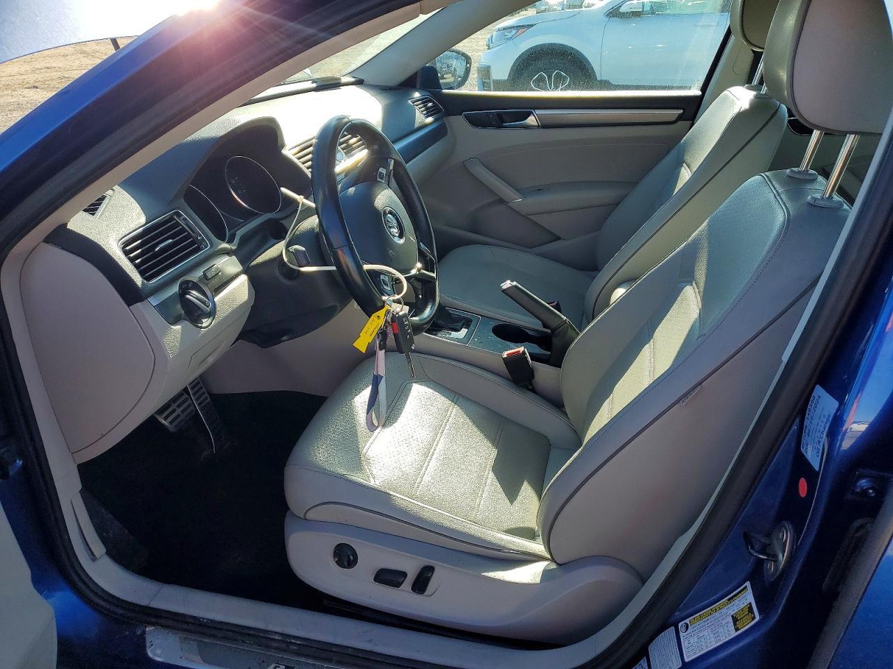 2017 VOLKSWAGEN Passat