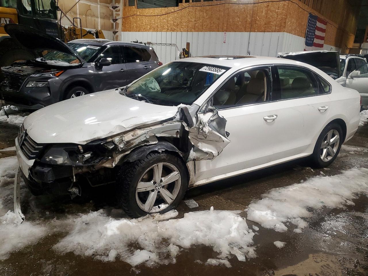 2012 VOLKSWAGEN Passat