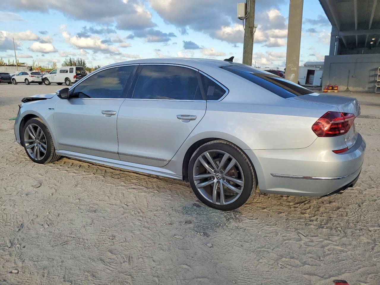2017 VOLKSWAGEN Passat
