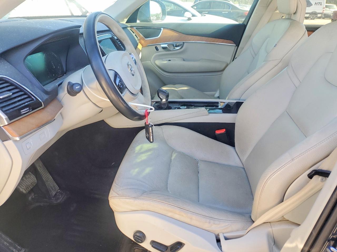 2021 VOLVO XC90