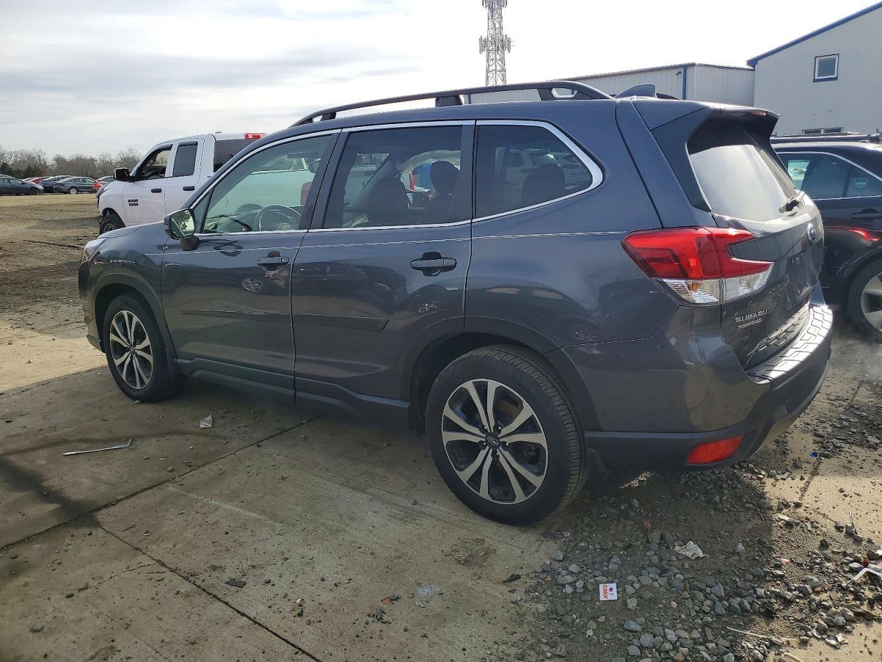 2022 SUBARU FORESTER