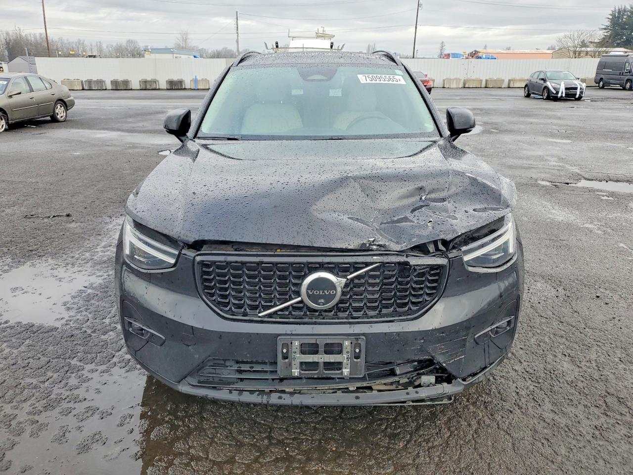 2023 VOLVO XC40