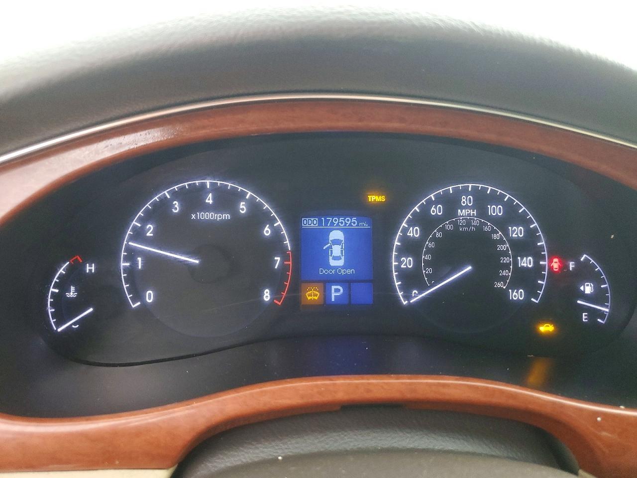 2013 HYUNDAI GENESIS