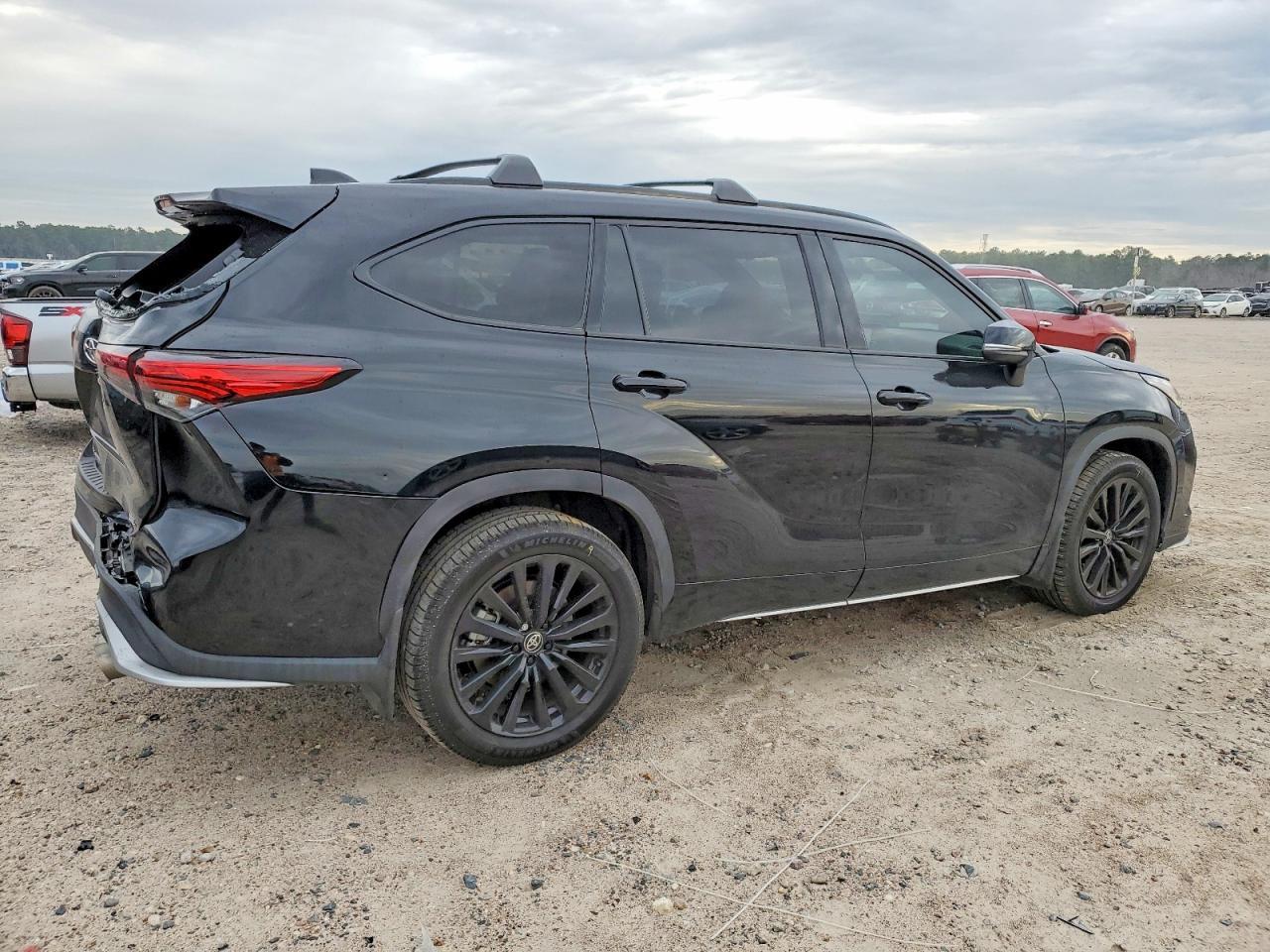 2023 TOYOTA HIGHLANDER
