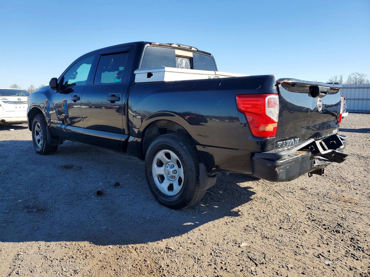 2017 NISSAN Titan