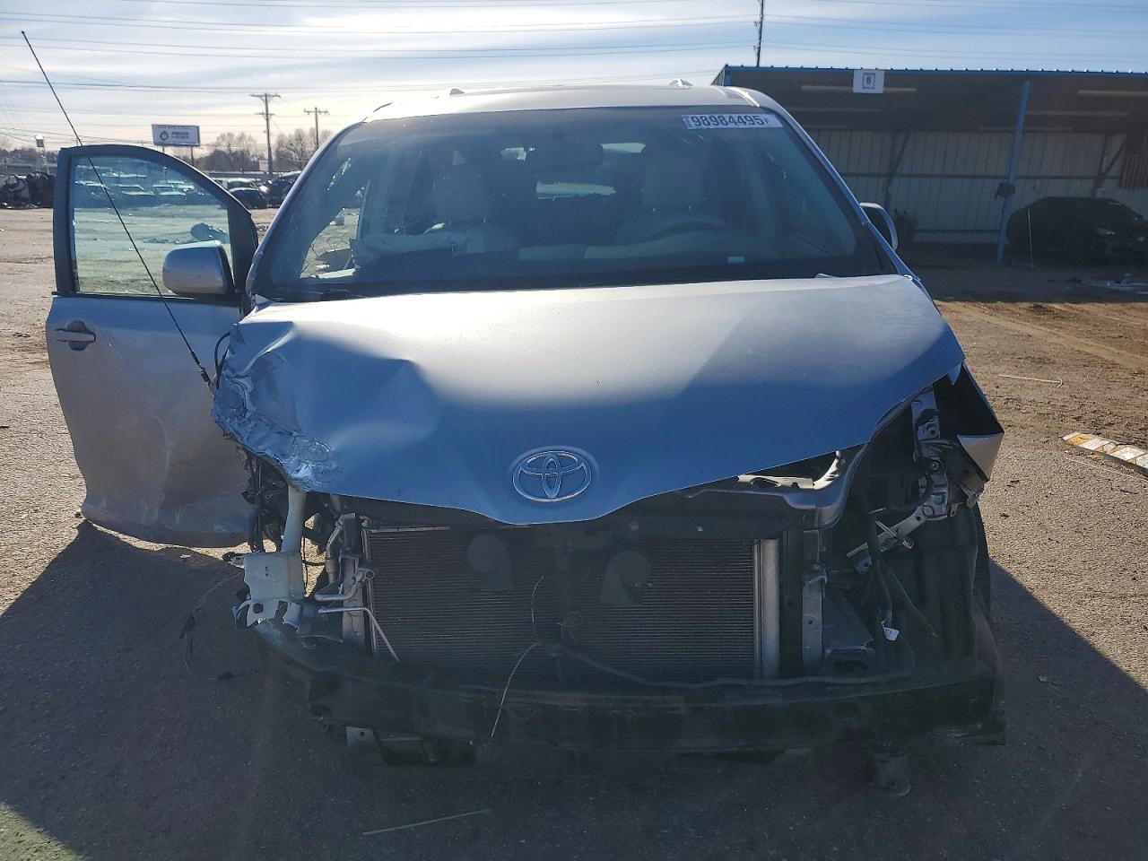 2012 TOYOTA SIENNA