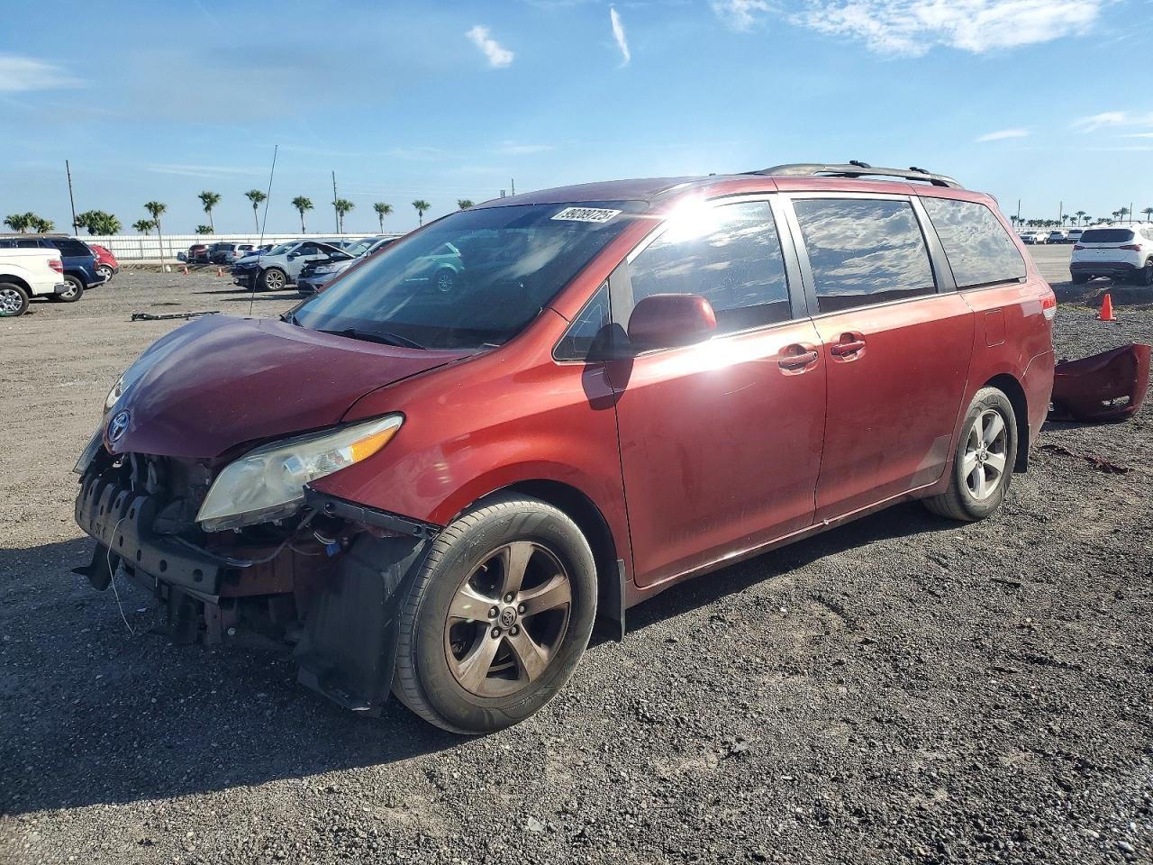 2013 TOYOTA SIENNA