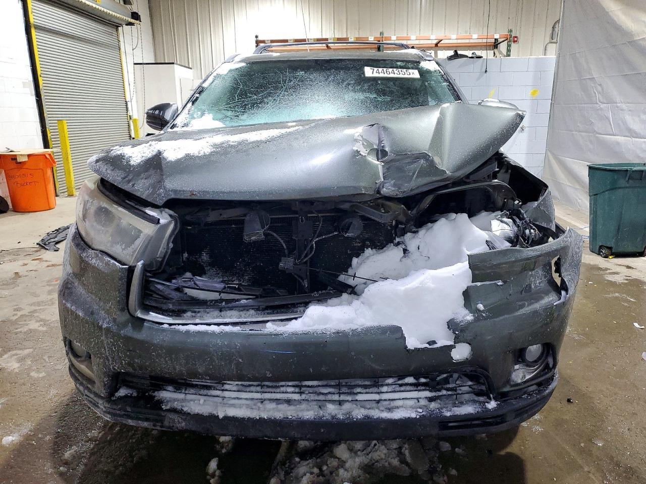 2016 TOYOTA HIGHLANDER