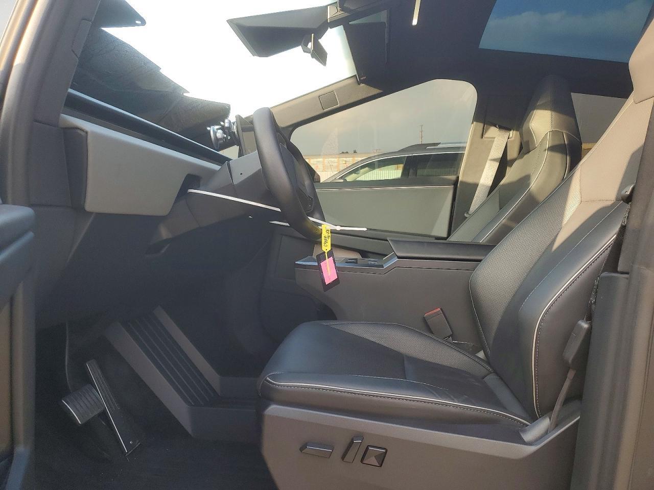 2024 TESLA Cybertruck