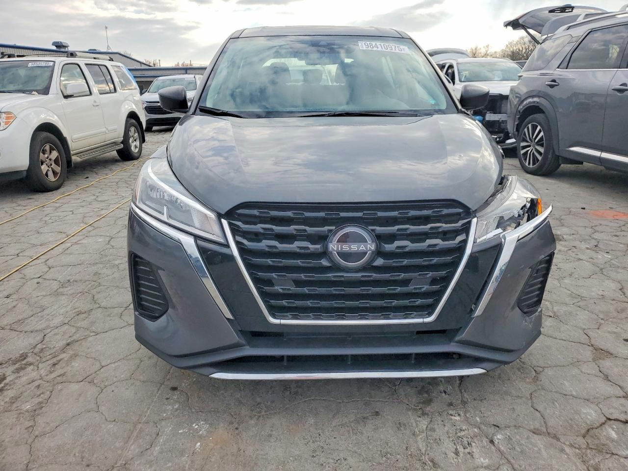 2023 NISSAN KICKS